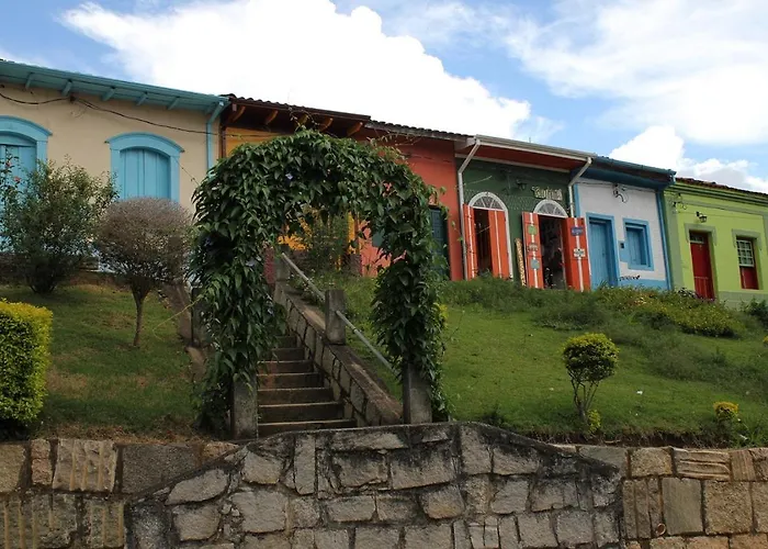 Pousada Villa ParahytingaHotel Em